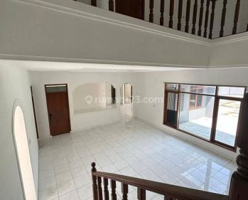 Disewakan Rumah Besar di Kopo Mainroad Bandung