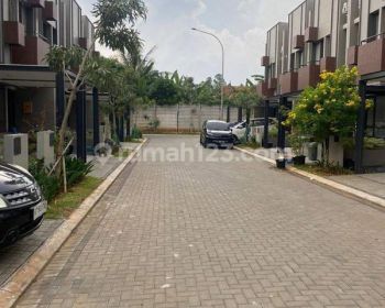 Disewakan Rumah di Tabebuya Bsd Lokasi Strategis
