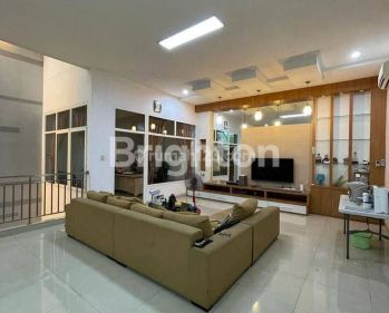 VILLA EKSLUSIF FULL FURNISH KOMPLEK ELITE CEMARA ASRI MEDAN ESTATE PERCUT SEI