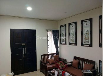 Rumah 2 Lantai di Komplek Istana Regency Sudirman