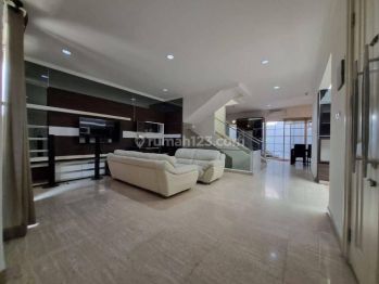 Dijual Rumah Townhouse  2 lantai + Basement dan Siap Huni di Agung Podomoro