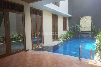 Rumah Mewah Kota Baru Parahyangan Larangtapa Hook Kolam Renang