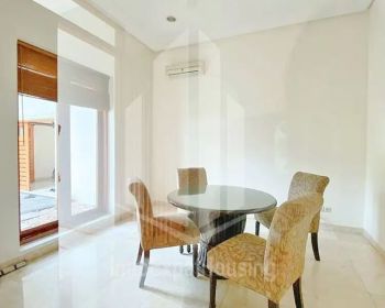 Disewakan rumah bagus,luas lokasi strategis di pejaten Jakarta Selatan