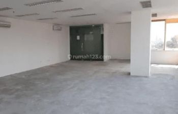 Gedung Kantor 3 Lantai dengan 2 lantai Basement Kebayoran Baru Jakarta Selatan /