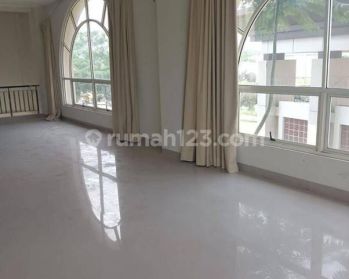 Ruko Hook di Golf Island Pantai Indah Kapuk, Jakarta Utara