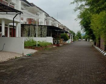 Rumah Mewah Disewakan Murah Di Royal Mansion, Banguntapan