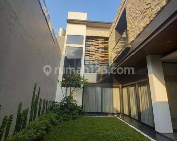 Rumah siap huni di Ampera, Cilandak. Jakarta Selatan