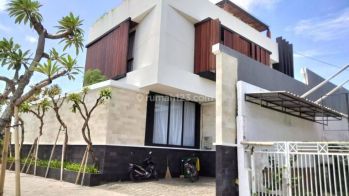 LUXURY VILLA BARU UNGASAN DEKAT PANTAI MELASTI