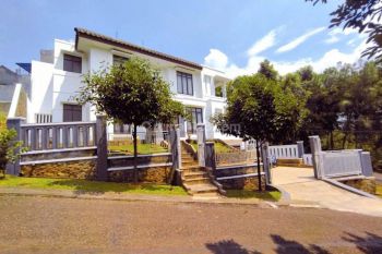 La.975 Dijual Cepat Rumah Mewah di Bukit Golf Riverside