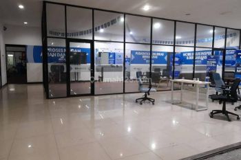 Dijual Ruang Usaha Ex Showroom di Pusat Kota Bekasi Timur.