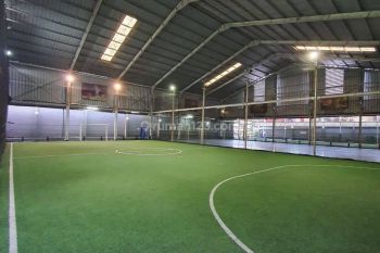 Gedung 2 Lantai Dan Lapangan Futsa Indoor Strategis Area Kebon Jeruk Jakarta