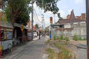 Di Sorowajan Jogja, Lingkungan Caffe Dan Kostan, 6 Jt An M