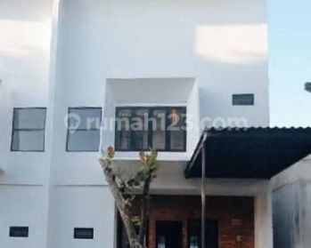 DISEWAKAN RUMAH THE ICON KONDISI BARU BAGUS MINIMUM 2 TAHUN