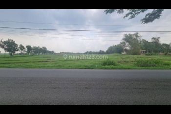 Tanah hook strategis pinggir jalan waduk cengklik