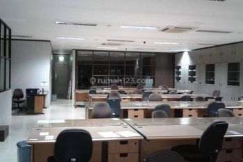 Axel Termurah Dibawah Njop Kantor Luas 775m2 Full Furnish di Jalan Tebet Raya