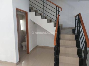 DISEWAKAN rumah baru untuk 6 bulan di cluster Djunjunan Residence pasteur