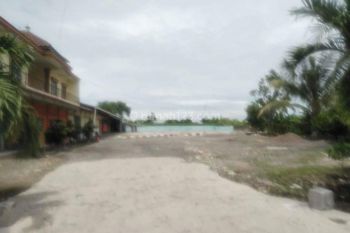 Gudang Bagus Murah dg parkir sangat luas lokasi strategis raya Mantup dekat