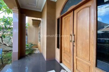 Rumah siap huni, lokasi sangat strategi di BSD, belakang Santa Ursula