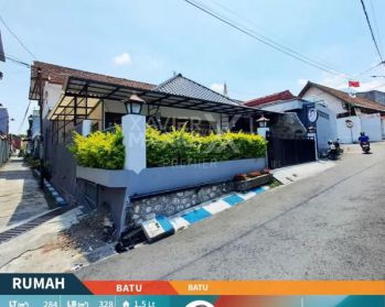 DIJUAL RUMAH terawat siap tinggal di Tengah kota Batu