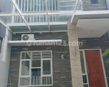 Rumah siap huni dekat stasiun KA di Bintaro sektor 7, Tangerang Selatan