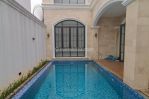 thumbnail-rumah-baru-ada-kolam-renang-dan-kitchen-set-depan-green-area-lingkungan-yang-6