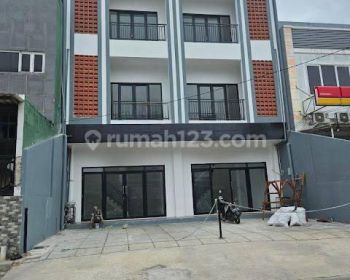 Disewakan Ruko Taman Kota Gandeng 2 Jakbar 3 Lantai 300m2