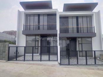 Rumah Baru di Setraduta Grande Dengan Fasilitas Smart Home