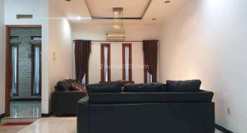 Rumah Disewa 3 Lantai Nyaman di Sayap Pajajaran