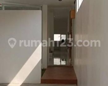 DIJUAL RUMAH MERUYA UTARA KEMBANGAN MODERN TROPICAL BEBAS BANJIR + KANOPI UK DUA
