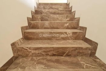 Rumah Split Level Keren Siap Huni Harga Menarik di Delatinos Bsd