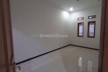 Rumah Disewa 2 Lantai Siap Huni di Turangga
