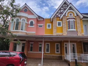 Disewakan Rumah 2 lantai, 2+1 kamar tidur, 2 kamar mandi, unfurnished