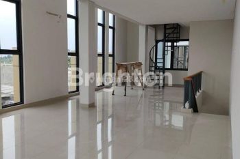 RUKO BERSIH SIAP PAKAI LOKASI STRATEGIS DI KOTAWISATA