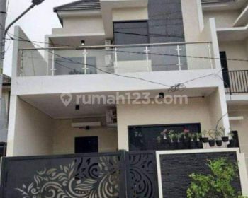 Rumah baru 2 lantai nol jalan raya rungkut