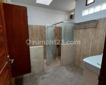 Rumah Mewah, Siap Huni, Semi Furnish Tengah Kota Dekat Aston Pasteur