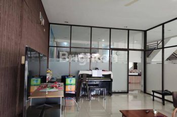 RUKO GANDENG 2 LANTAI DI BOULEVARD KOTA WISATA CIBUBUR LOKASI EMAS PALING