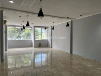 Ruko 4 Lantai Disewakan di Kebayoran Baru, Jakarta Selatan