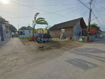 Dekat Kantor Kelurahan Tegaltirto Berbah, Tanah SHM Sleman