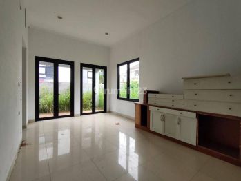 Rumah Dengan Halaman Luas Green Area, In Sentul City Bogor