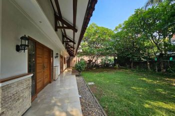 Cilandak dekat Citos rumah asri dengan pool & taman luas