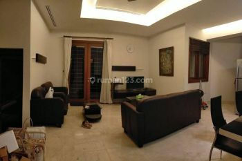 Rumah Disewa Minimalis Modern di Ciumbuleuit