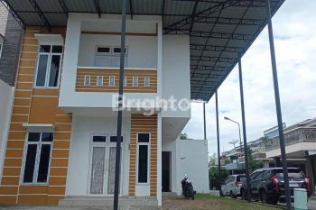 Rent Rumah: Rumah Villa