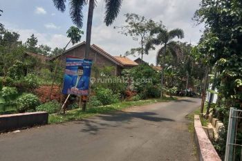 Tanah Cakep Nempel Jalan Aspal di Kalisegoro, Gunung Pati