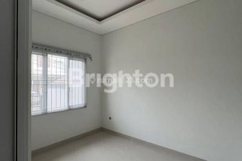 Rumah 2 lantai adem, asri, nyaman, siap huni di Kelapa Hybrida