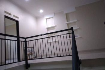 Rumah 2 Lantai SHM di Jalan Sarijadi Bandung Sudah Renovasi Utara