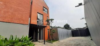Rumah minimalis moderen dalam komplek cocok untuk pasangan muda.Cipete Jakarta