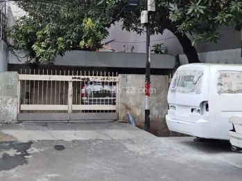 Rumah Hitung Tanah Pinggir Jalan Raya Besar, Belakang Ltc Glodok