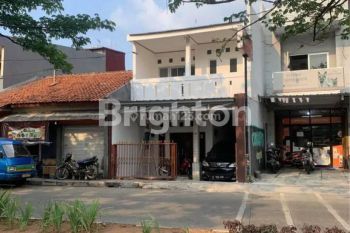 RUMAH DIPINGGIR JALAN RAYA