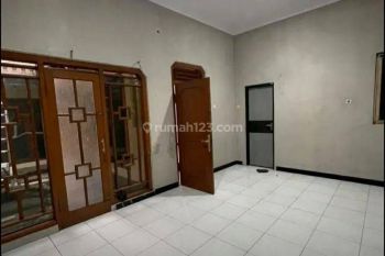 Disewakan Rumah Pusat Kota Area Leuwi Panjang
