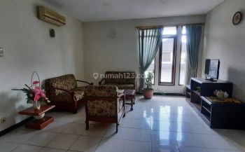 Ruko Disewa Lokasi Ramai Strategis 2.5 Lantai di Moch Toha